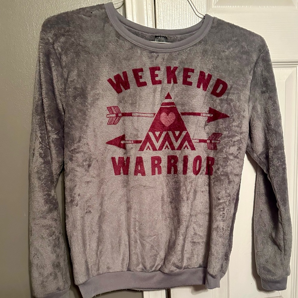 Cold Crush super soft Gray and burgundy Weekend Warrior pullover